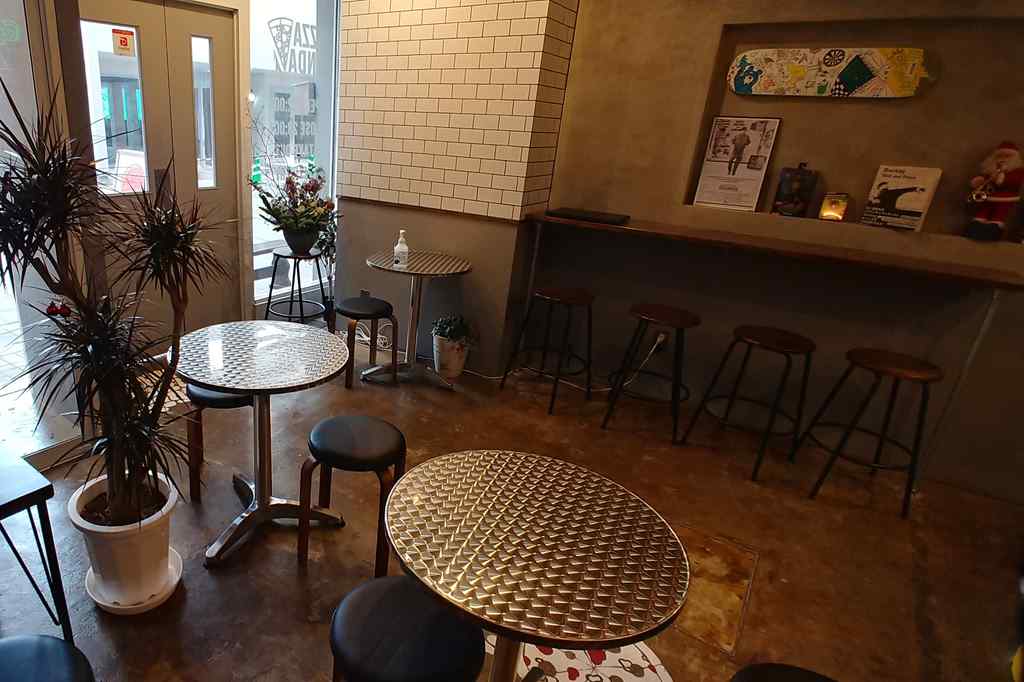 PIZZA LINDA 店内