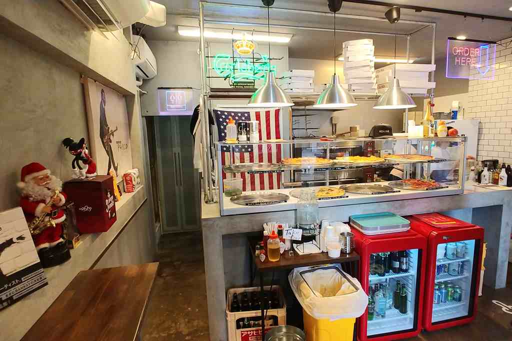 PIZZA LINDA 店内