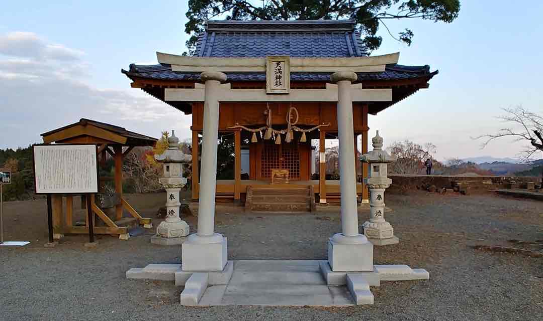 岡城跡 神社