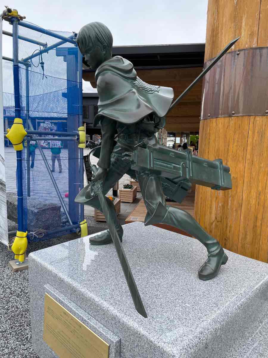 リヴァイ兵長銅像