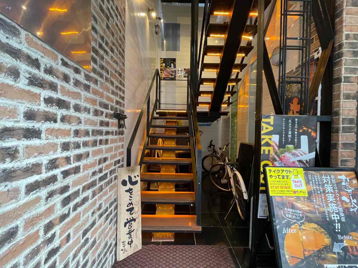 焚き火や 階段