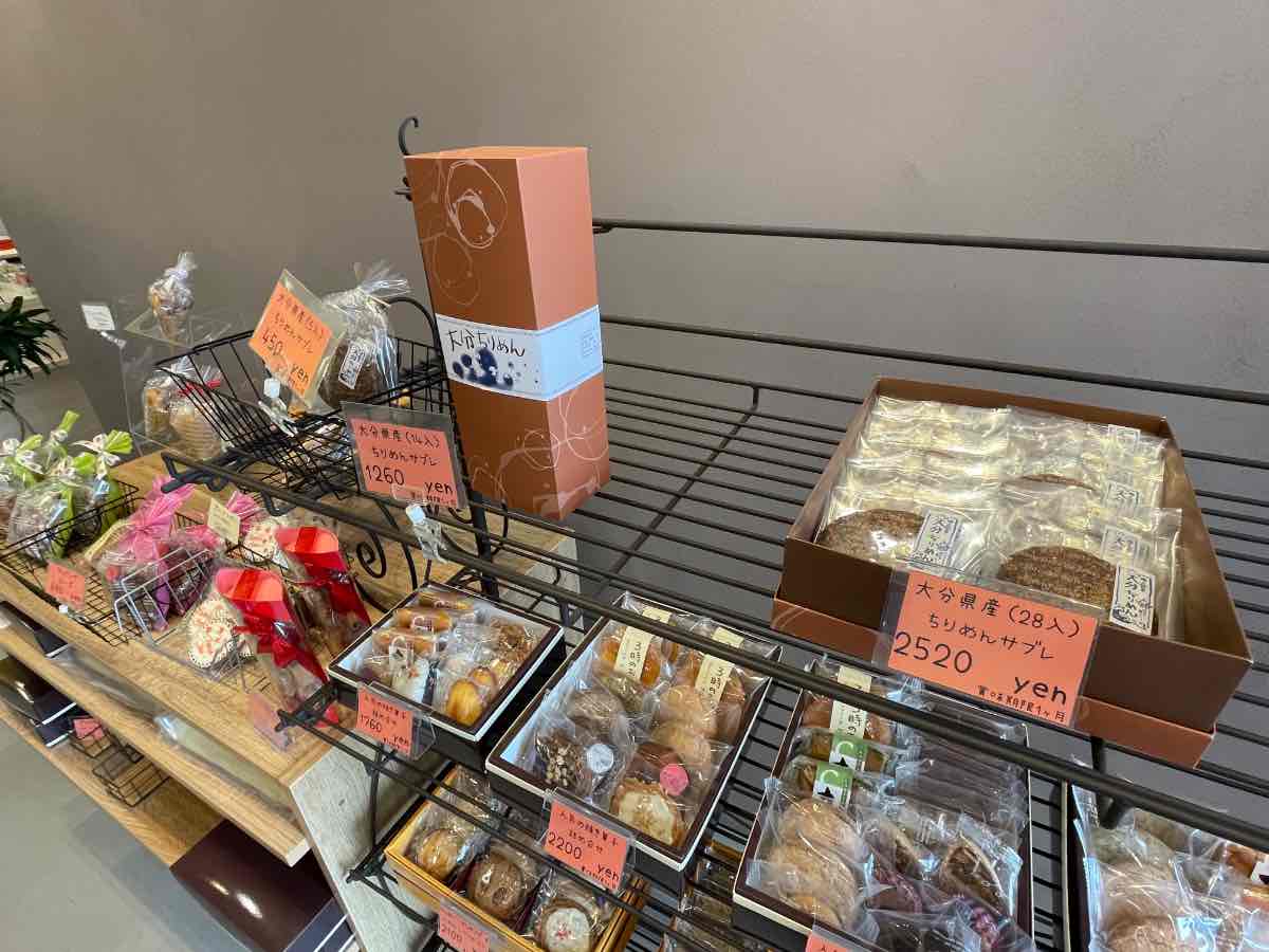手作り菓子の店 MIYABI 焼き菓子棚