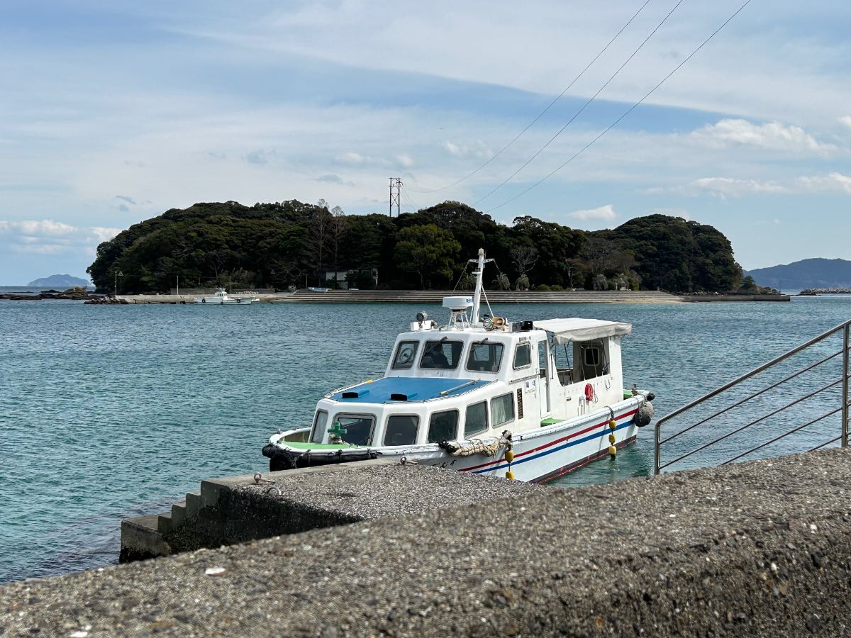 臼杵黒島 黒島と渡し船