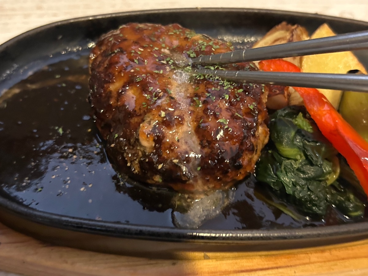 BURTON バートン cafe&kitchen 肉汁たっぷりハンバーグ