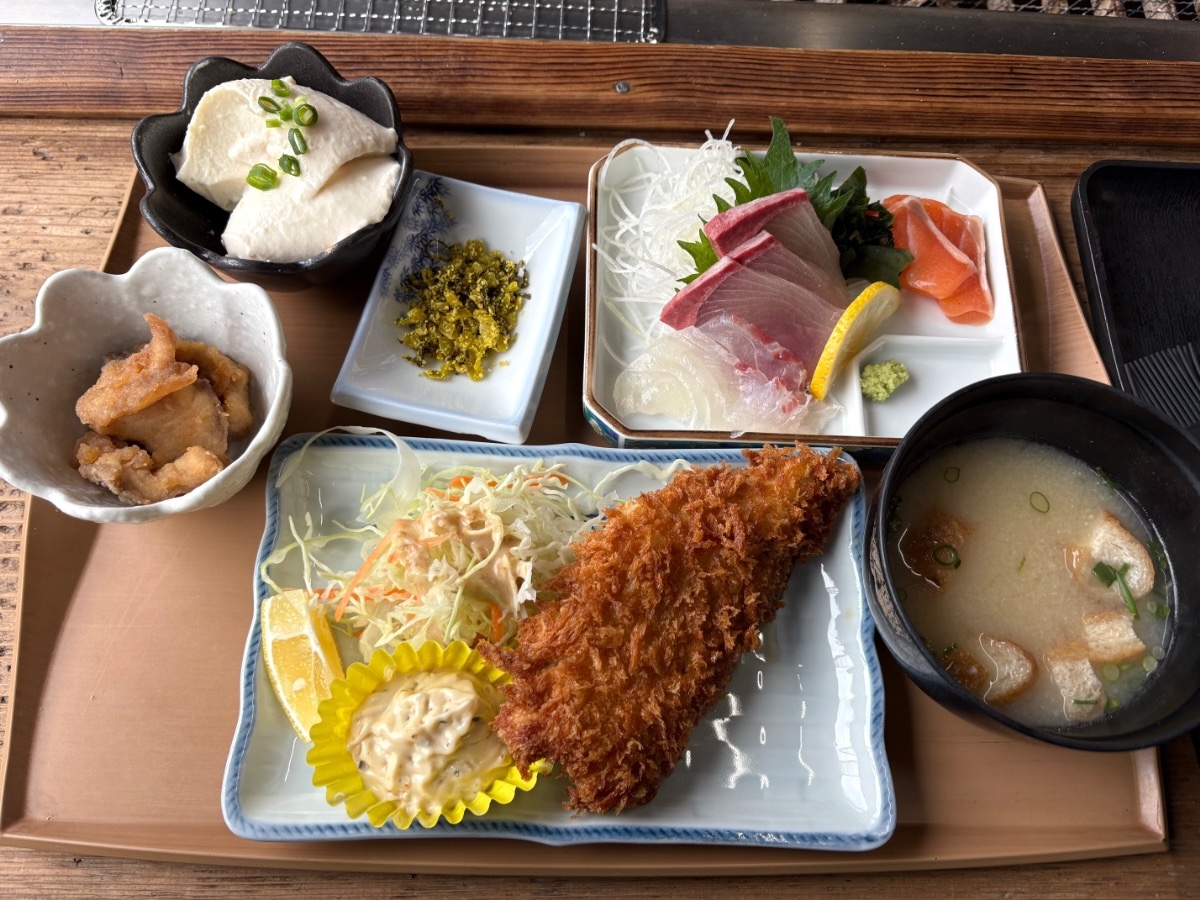 魚市魚座 炭火焼コースの定食